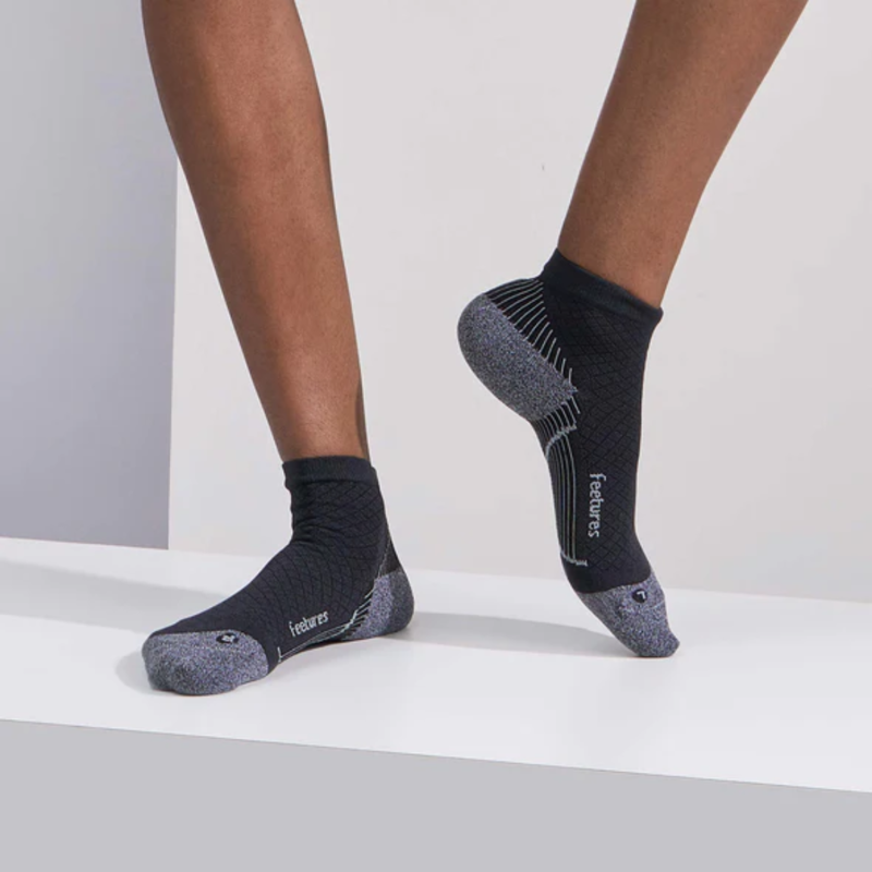 Feetures Elite Ultralight Plantar Fasciitis Relief Quarter in Black-2